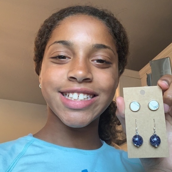 💐5/25 2 pair earrings faux marble disc stud - Picture 5 of 5